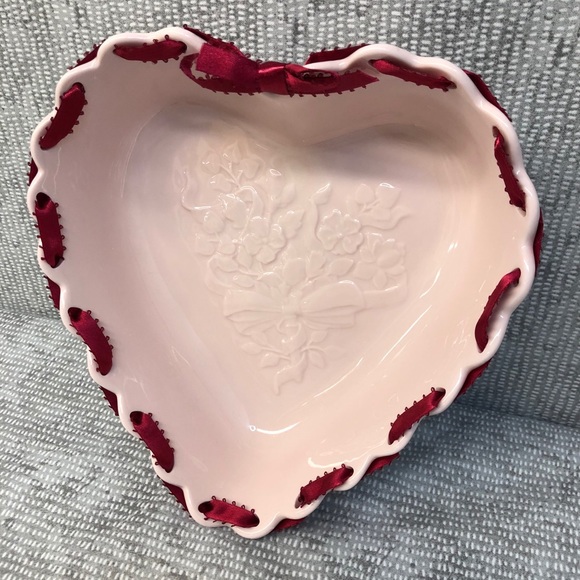 Longaberger Sweetheart Bowl - Picture 11 of 12